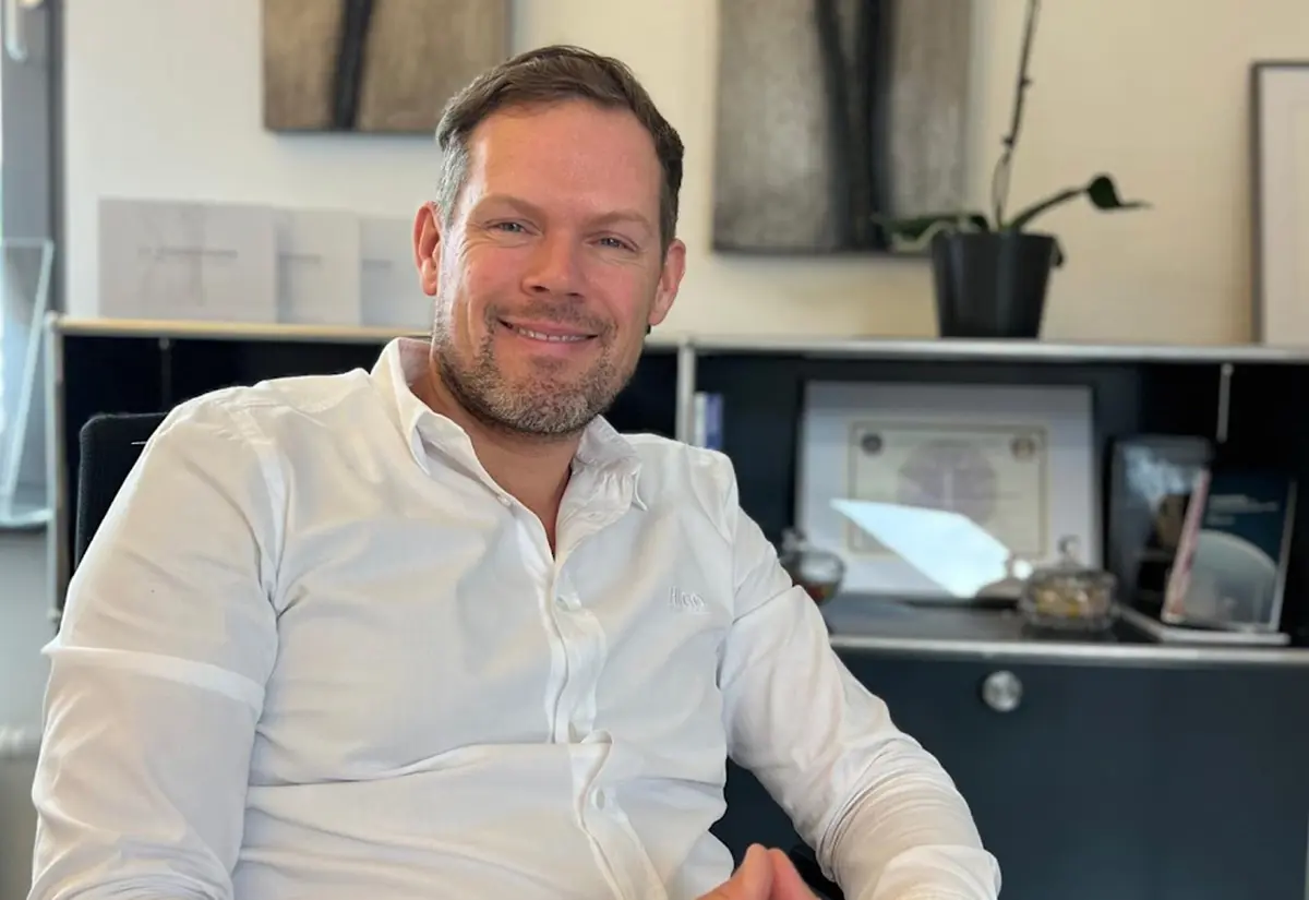 Dr. med. Christoph Zimmermann in seiner Praxis